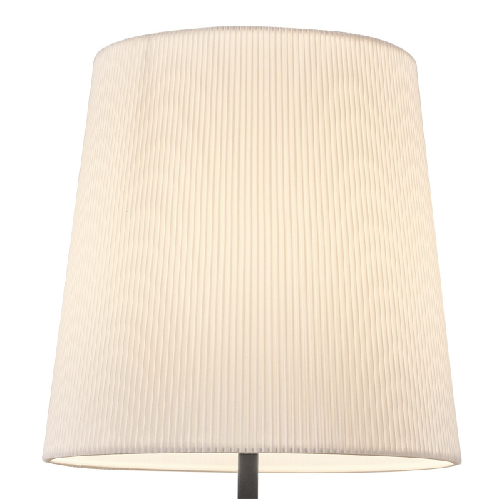 ES0002702 Escada